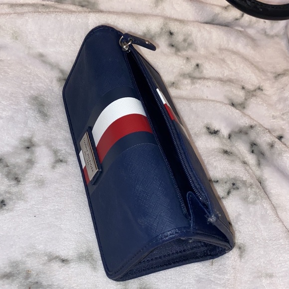 Used wallet. - Picture 3 of 5